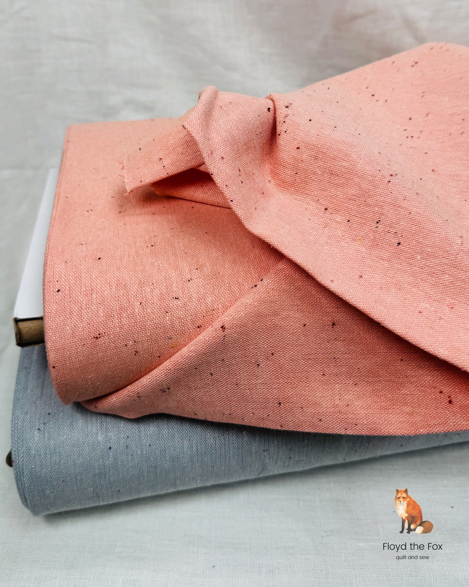 robert kaufman | essex linen speckled | coral