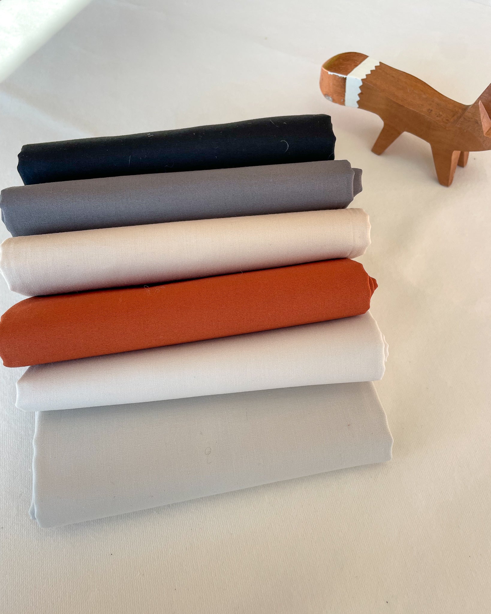 stoffpaket | chilling on that old cognac leather couch | 6 - floydthefox