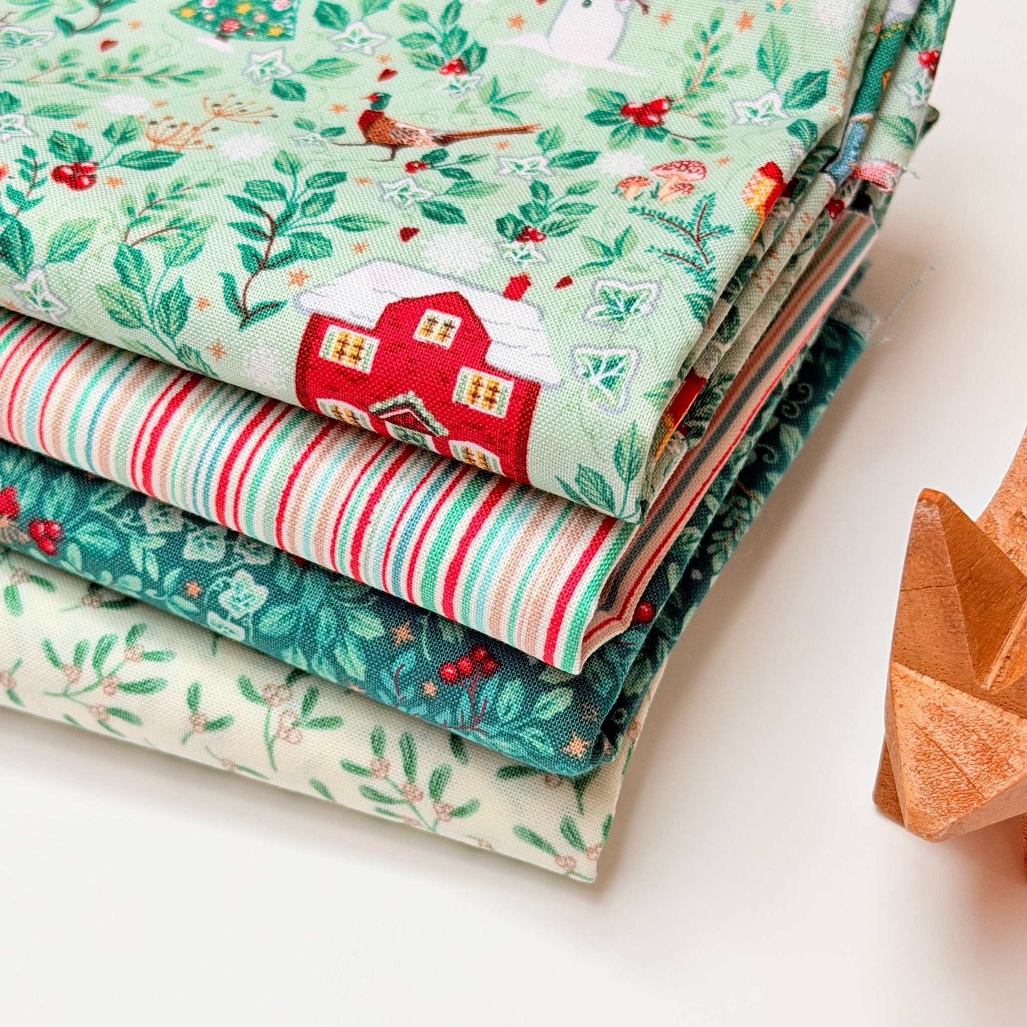 makower uk | patchworkstoff | country christmas | cottages green - floydthefox