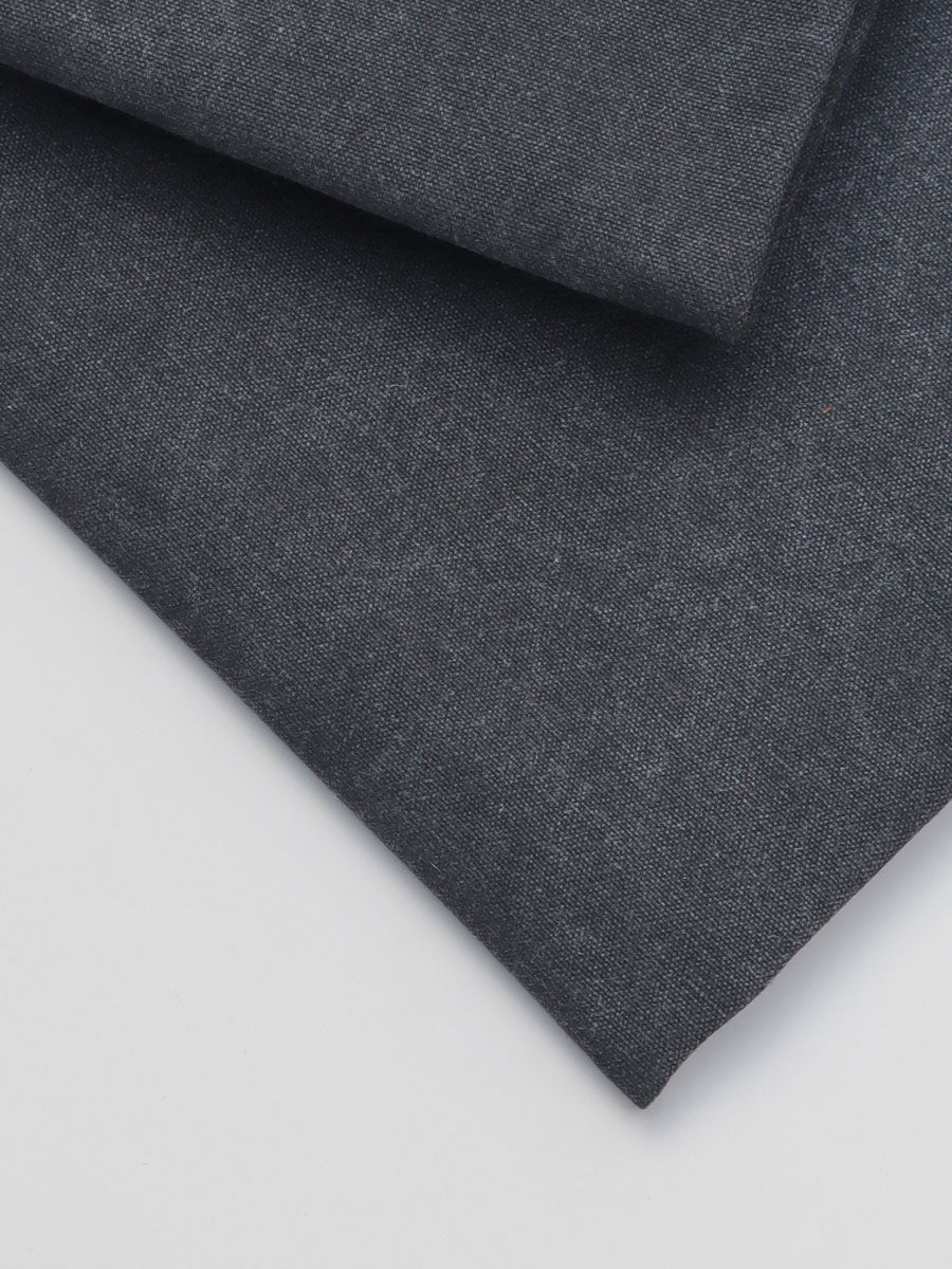 mind the maker | loreen light canvas | worn black - floydthefox