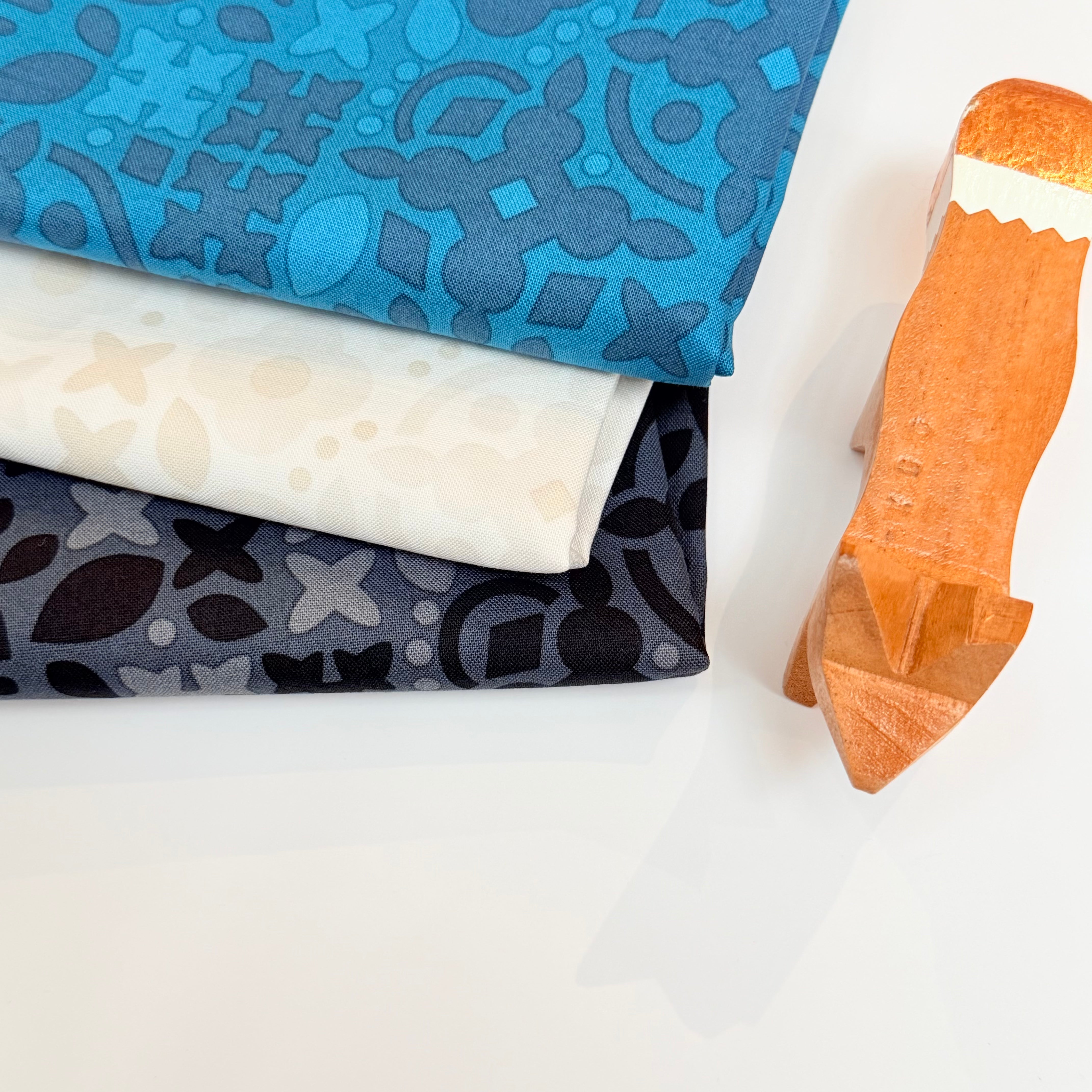 Andover Fabrics | Patchwork Fabric | Shadow 2026 | This & That Lagoon