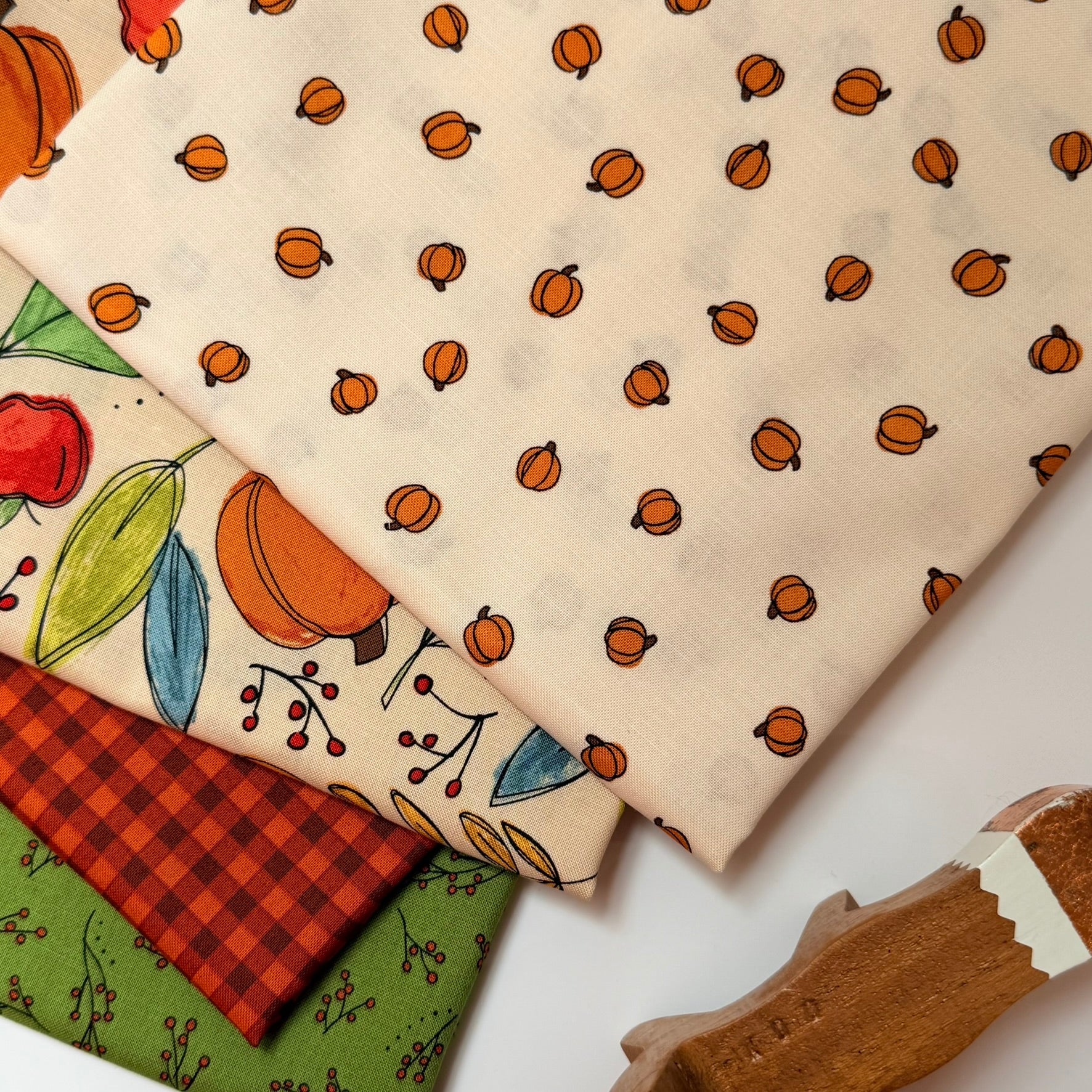 andover fabrics | patchworkstoff | harvest home | petite pumpkins cream - floydthefox