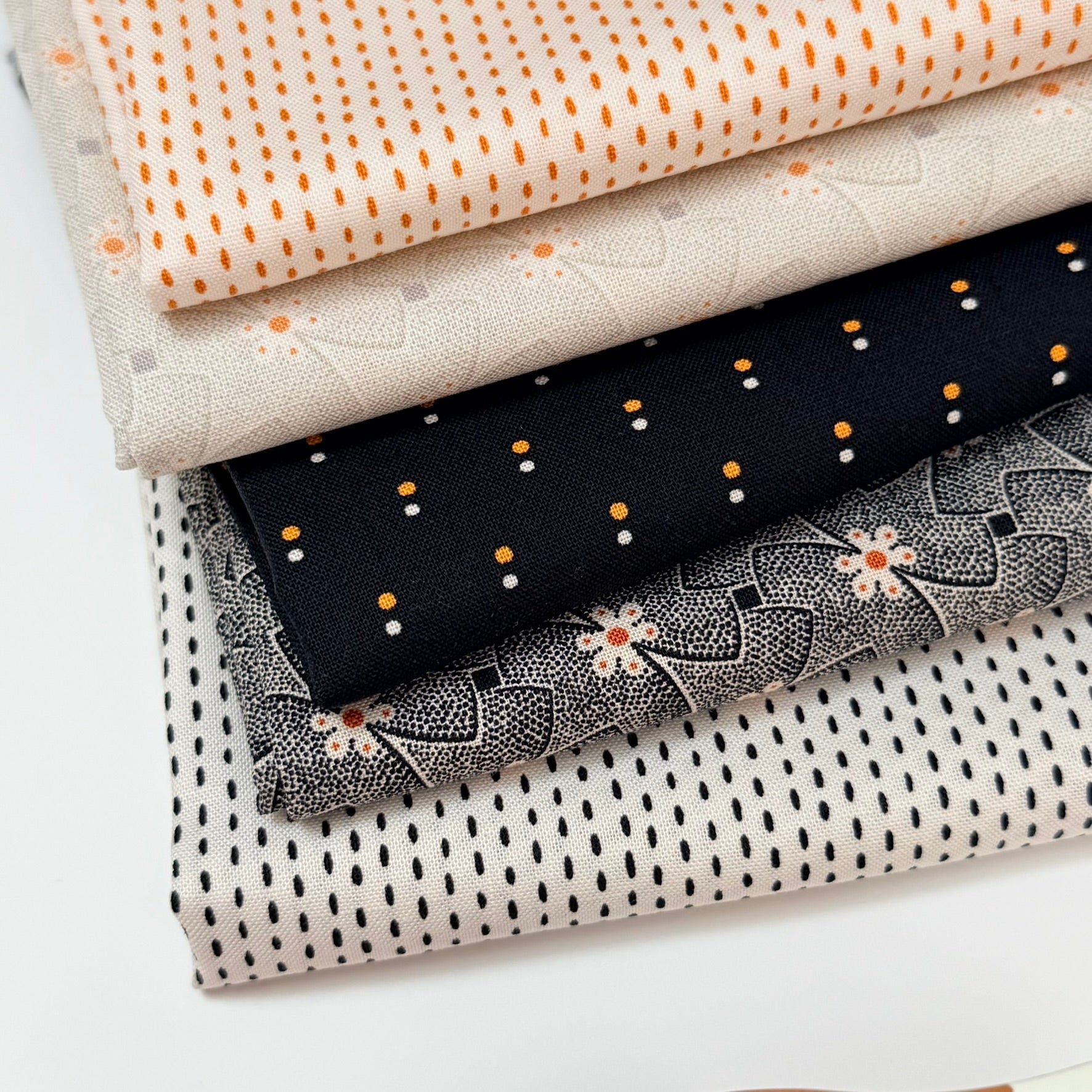 andover fabrics | patchworkstoff | nightfall | shadow dot black - floydthefox
