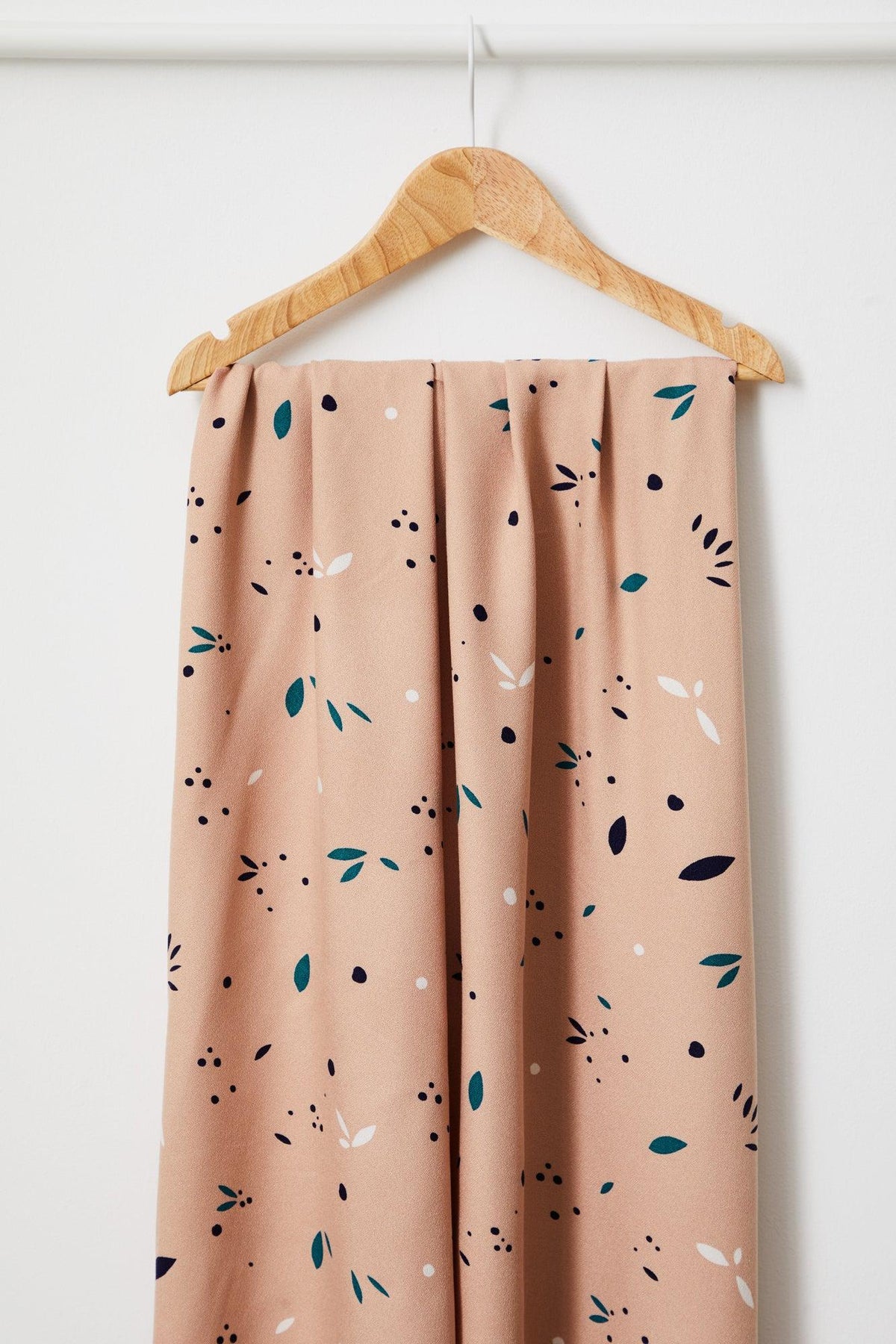 Petals Viscose Crepe von Mind the Maker in Rose