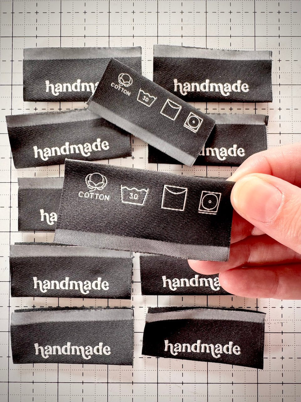 quiltwerke weblabel | special edition 1/2026 | label quiltpflege cotton schwarz - floydthefox