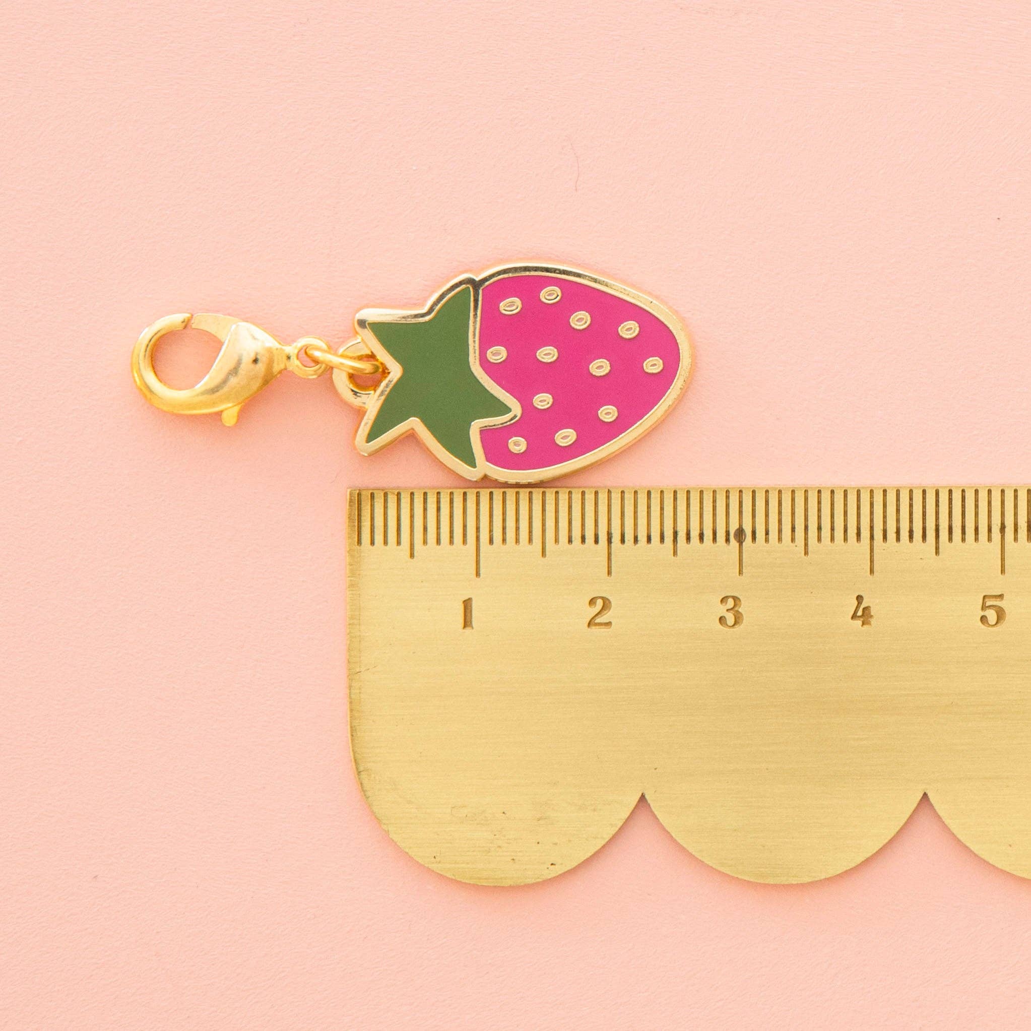 sarah hearts | zipper charm | erdbeere - floydthefox